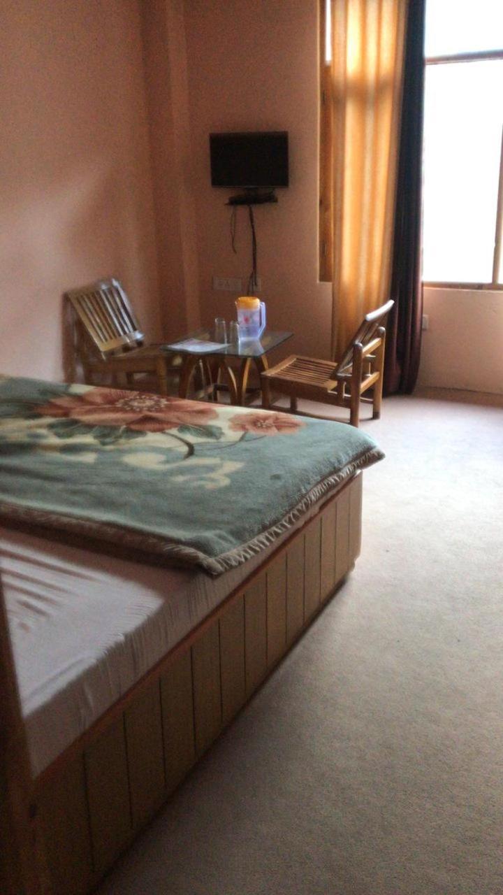 Hotel Kingston Manāli Eksteriør billede